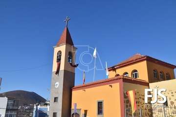 Repique de campanas, misa de romeros y ofrenda a la Virgen de las Nieves/TA y Francisco Javier Santana.
